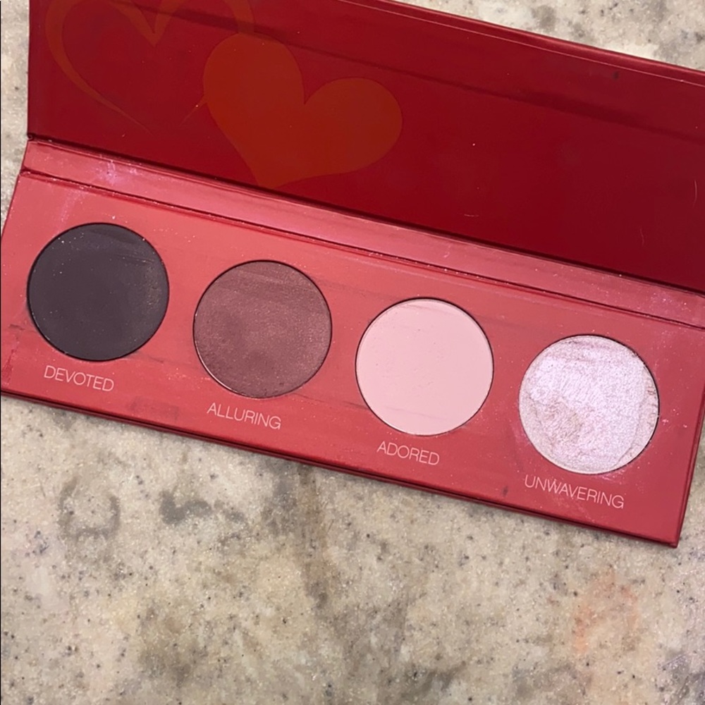 Younique moonstruck beloved eye pallete